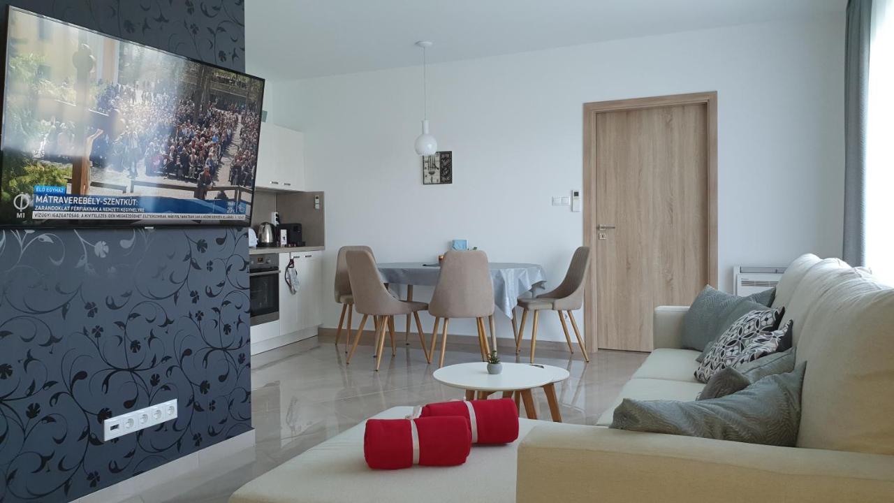 Kekvitorla Apartman เคสเท ภายนอก รูปภาพ